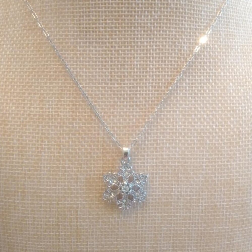 Silver Tone Chain with Rhinestone Snow Flake Pendant Necklace